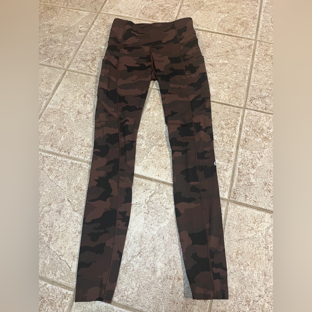 Lululemon Fast and Free legging full length size 4-great condition!